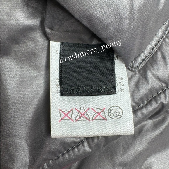 Jeanasis Reversible Puffer Packable Cropped Lightweight Nylon Vest - Picture 9 of 14